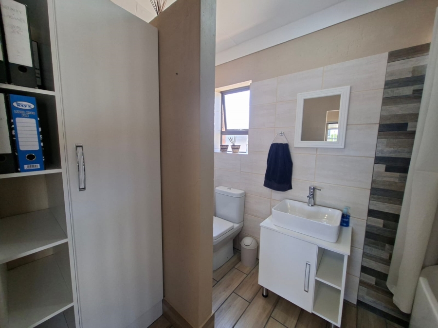 3 Bedroom Property for Sale in Reebok Western Cape
